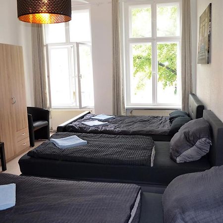 Apartment Berlin Hauptbahnhof: Family-Friendly Group Stay for 8 Exterior photo