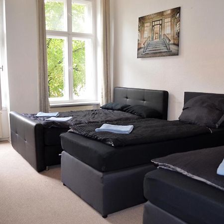 Apartment Berlin Hauptbahnhof: Family-Friendly Group Stay for 8 Exterior photo