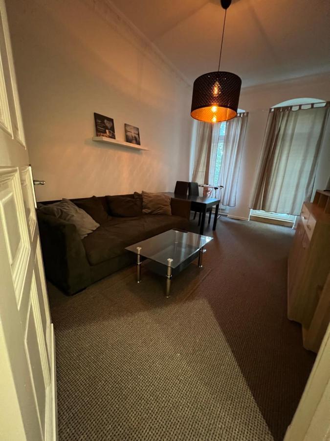 Apartment Berlin Hauptbahnhof: Family-Friendly Group Stay for 8 Exterior photo