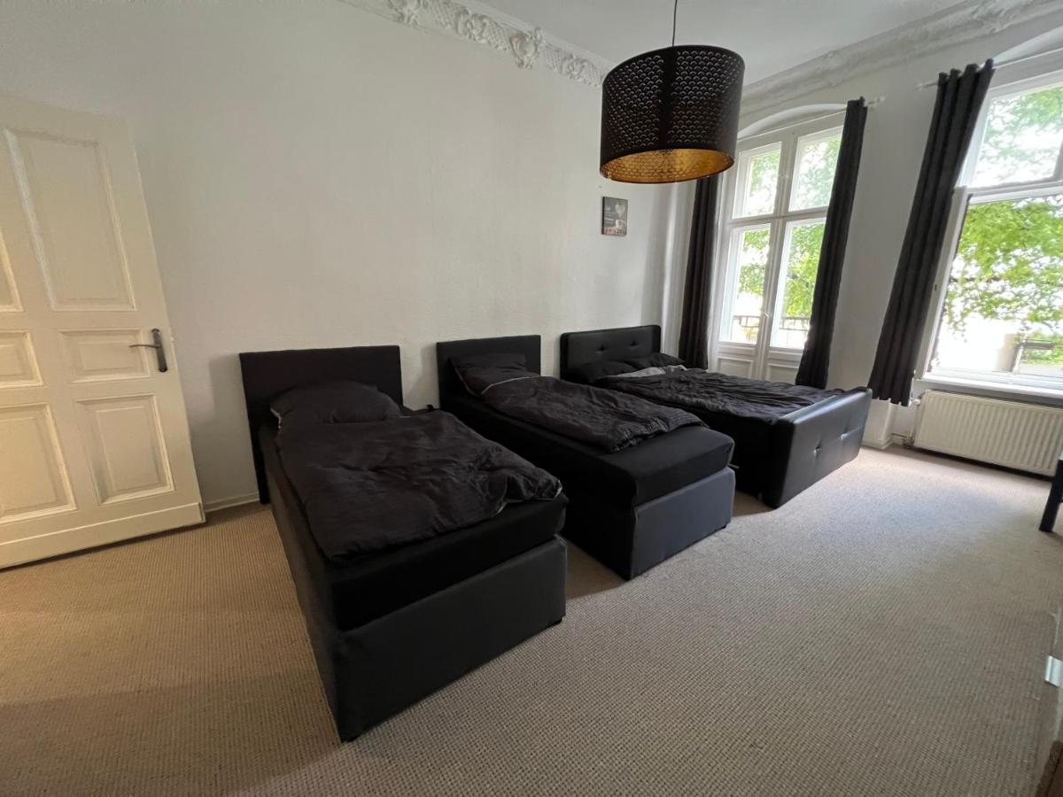 Apartment Berlin Hauptbahnhof: Family-Friendly Group Stay for 8 Exterior photo