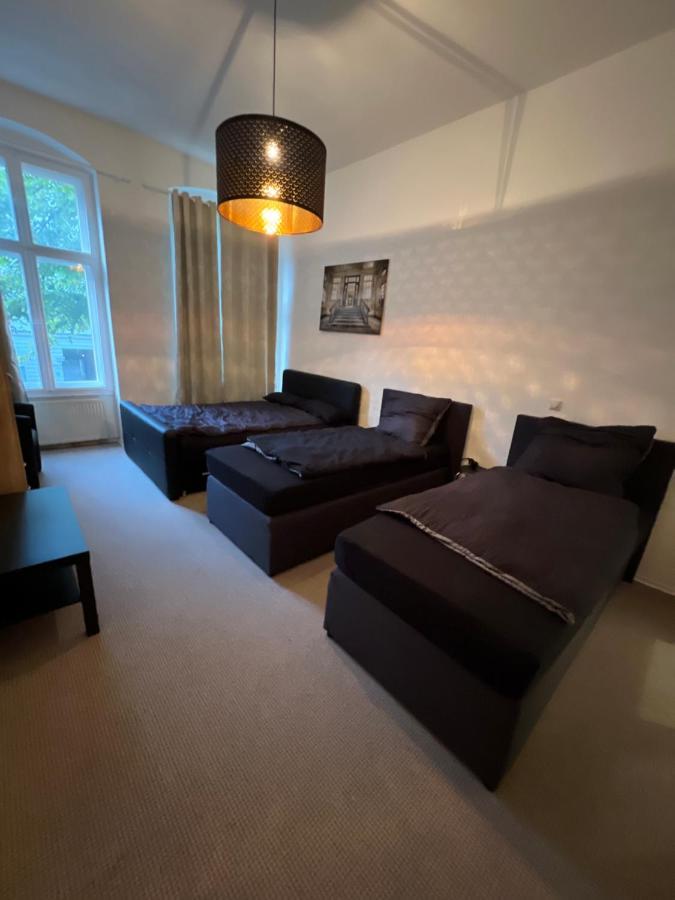 Apartment Berlin Hauptbahnhof: Family-Friendly Group Stay for 8 Exterior photo