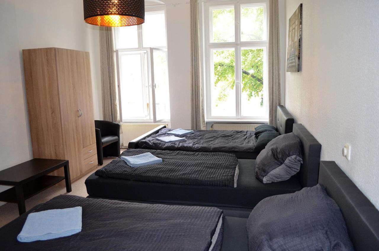 Apartment Berlin Hauptbahnhof: Family-Friendly Group Stay for 8 Exterior photo