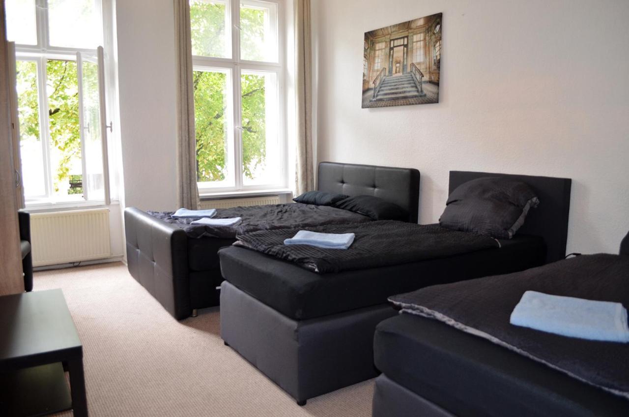 Apartment Berlin Hauptbahnhof: Family-Friendly Group Stay for 8 Exterior photo